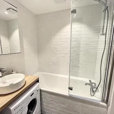 Superbe Refait A Neuf Et Equipe Avec Parking